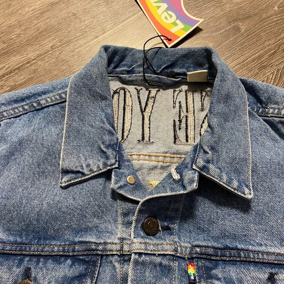LEVIS Use Your Voice LGBTQ Rainbow Pride Denim Trucker Jacket Mens Size NEW - Picture 9 of 11